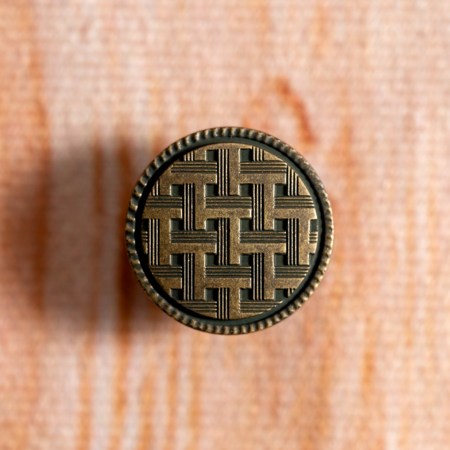 Dill Buttons Woven Loook