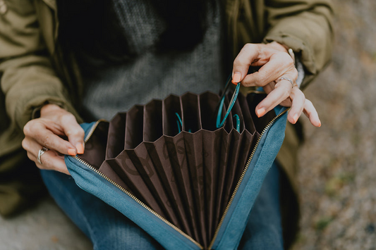 Della Q Maker's Circular Needle Case