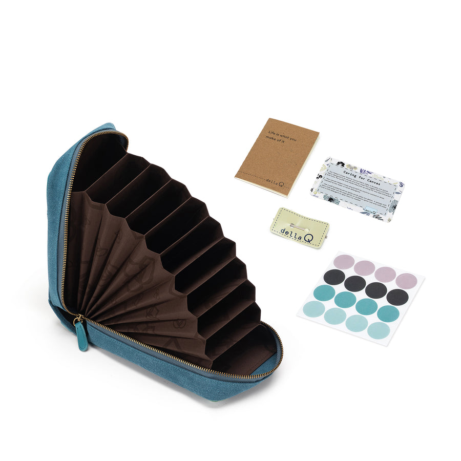 Della Q Maker's Circular Needle Case